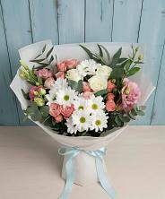 Букет цветов из:  Розы, Лизиантусы и Хризантемы в Новосибирске