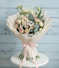 Букет цветов из:  Розы и Лизиантусы в Новосибирске