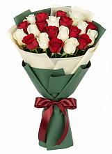 Микс из красных и белых роз в Новосибирске Букет Микс из красных и белых роз в Новосибирске