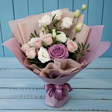 Букет цветов из:  Розы и Лизиантусы в Новосибирске
