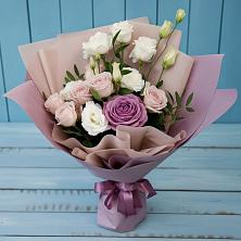 Букет цветов из:  Розы и Лизиантусы в Новосибирске