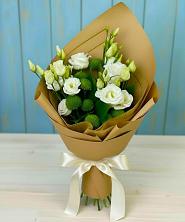 Букет цветов из:  Хризантемы и Лизиантусы в Новосибирске