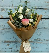 Букет цветов из:  Розы и Лизиантусы в Новосибирске
